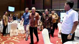 Penjabat Sekretaris Daerah Provinsi (Sekdaprov) Sumatera Utara (Sumut) Sulaiman Harahap didampingi Kepala BPBD Sumut Tuahta Ramajaya Saragih menghadiri Sosialisasi dan Focus Group Discussion (FGD) di Ballroom Hotel Four Points by Sheraton Medan, Kamis (7/5/2026). (Foto/Kominfo Sumut).