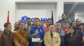 Ketua Umum DPP GAMKI Sahat Sinurat membacakan tiga poin penting dalam pernyataan pers bersama 20 Ormas Kristen di Sekretariat GAMKI Jl. Menteng, Jakarta.