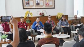 Temu Pers bersama Badan Kesatuan Bangsa dan Politik (Kesbangpol) Provinsi Sumatera Utara, yang difasilitasi Dinas Komunikasi dan Informatika Sumut berlangsung di Lobby Dekranasda Lantai 1 Kantor Gubernur Sumut Jalan Diponengoro Nomor 30 Medan, Kamis (7/5/2026).