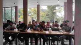 Diskusi bersama sejumlah pemuda di Five Cafe Kota Pematangsiantar, Sabtu (2/5/2026). (Foto:Istimewa).