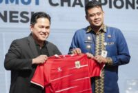 Gubernur Sumatera Utara Bobby Nasution bersama Ketua Umum PSSI Erick Tohhir dalam acara Drawing ASEAN U19 Boys Championship 2026. 