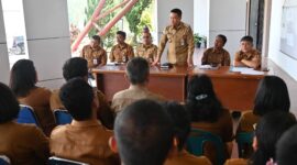 Bupati Humbang Hasundutan Oloan P. Nababan melakukan sidak ke sejumlah OPD usai libur dan cuti bersama untuk memastikan disiplin ASN dan pelayanan publik tetap optimal, Senin, (18/5/2026). Foto:Diskominfo Humbahas