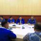 Ketua DPC GAMKI Kota Pematangsiantar, Jon Roi Tua Purba bersama pengurus saat audiensi bersama Wali Kota Pematangsiantar Wesly Silalahi di Command Center Balai Kota Pematangsiantar, Rabu (20/5/2026).