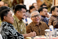 Gubernur Sumut, Bobby Nasution saat menghadiri pengukuhan Kepala Kantor LPS I Medan di Aula Raja Inal Siregar, Kantor Gubernur Sumatera Utara, Jalan Pangeran Diponegoro, Medan, Senin (4/5/2026). (Foto/Istimewa).