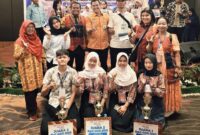 Foto beraama Kepala Sekolah Mardi Panjaitan bersama para juara, Jumat (8/5/2026).