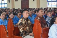 Bupati Oloan Paniaran Nababan menghadiri pelantikan Pengurus WKRI Cabang Humbang Hasundutan masa bakti 2026–2029 dan mengajak penguatan kolaborasi dalam kegiatan sosial kemasyarakatan..