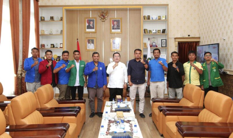 Wali Kota Pematangsiantar, Wesly Silalahi menerima Pengurus Caretaker Komite Nasional Pemuda Indonesia (KNPI) Kota Pematangsiantar  di ruang kerja wali kota, Jalan Merdeka, Rabu, (6/5/2026).