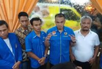 Konferensi Pers, Arif turut didampingi Ketua DPC IPK, Rony Jou Raja Simbolon dan Ketua DPC GAMKI, Jon Roi Tua Purba di Restoran Panorama Kota Pematangsiantar, Sabtu (9/5/2026).