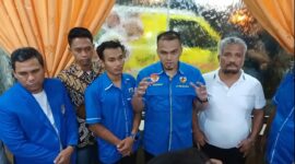 Konferensi Pers, Arif turut didampingi Ketua DPC IPK, Rony Jou Raja Simbolon dan Ketua DPC GAMKI, Jon Roi Tua Purba di Restoran Panorama Kota Pematangsiantar, Sabtu (9/5/2026).