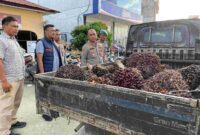 Polisi mengamankan barang bukti. Foto/Istimewa