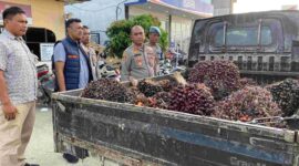 Polisi mengamankan barang bukti. Foto/Istimewa