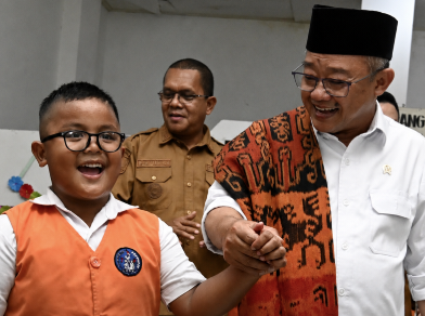 Menteri Pendidikan Dasar dan Menengah, Abdul Mu’ti, turun langsung mengawal Program Revitalisasi Pendidikan Daerah 3T di NTT. (Foto:Istimewa)