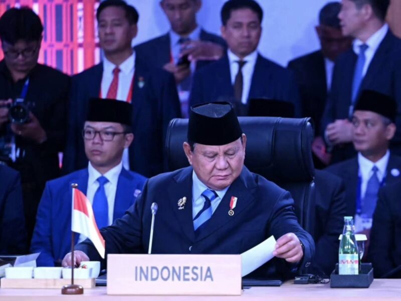 Presiden Republik Indonesia Prabowo Subianto mendorong dalam sesi pleno KTT ke-48 ASEAN di Cebu, Filipina, Jumat (8/5/2026).