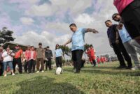 Wali Kota Pematangsiantar Wesly Silalahi melakukan Kick Off perdana di Lapangan Farel Pasaribu, Kecamatan Siantar Marihat, Kamis (7/5/2026).