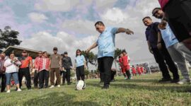 Wali Kota Pematangsiantar Wesly Silalahi melakukan Kick Off perdana di Lapangan Farel Pasaribu, Kecamatan Siantar Marihat, Kamis (7/5/2026).