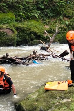 Korban Hanyut di Sungai Bah Tongguran Ditemukan Basarnas, Mengapung Tersangkut Batang Kayu
