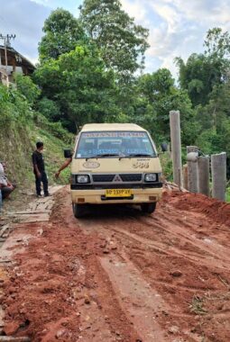 Pemkab Humbahas Gerak Cepat Tangani Jalan Longsor di Hauagong, Akses Warga Kembali Dibuka